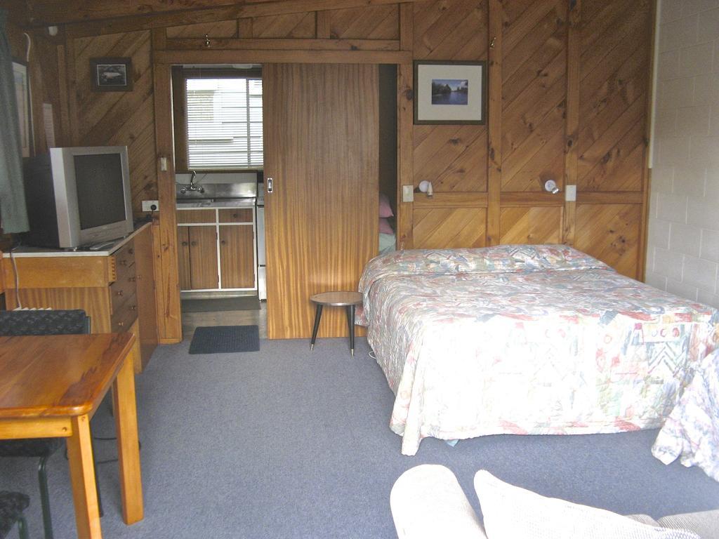 Tongariro River Motel Турангі Екстер'єр фото