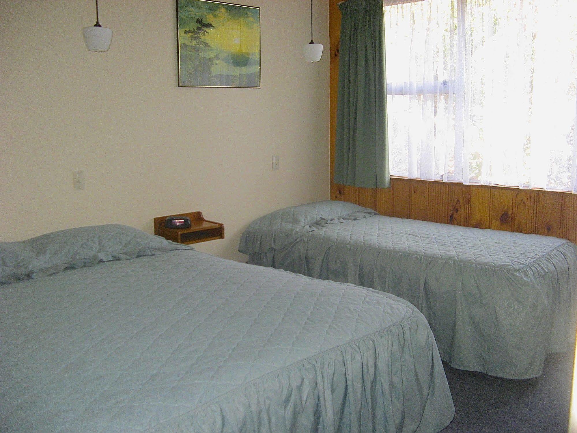 Tongariro River Motel Турангі Екстер'єр фото